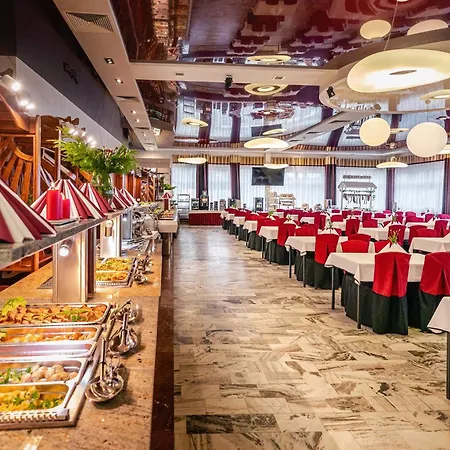 Bialy Dom 招待所 4*