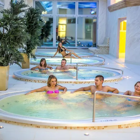 Bialy Dom 招待所 4*