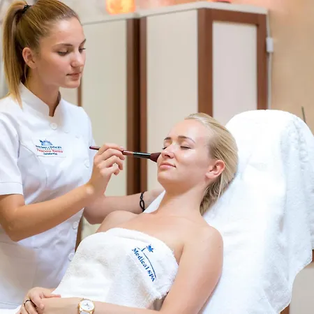 Bialy Dom 招待所 4*